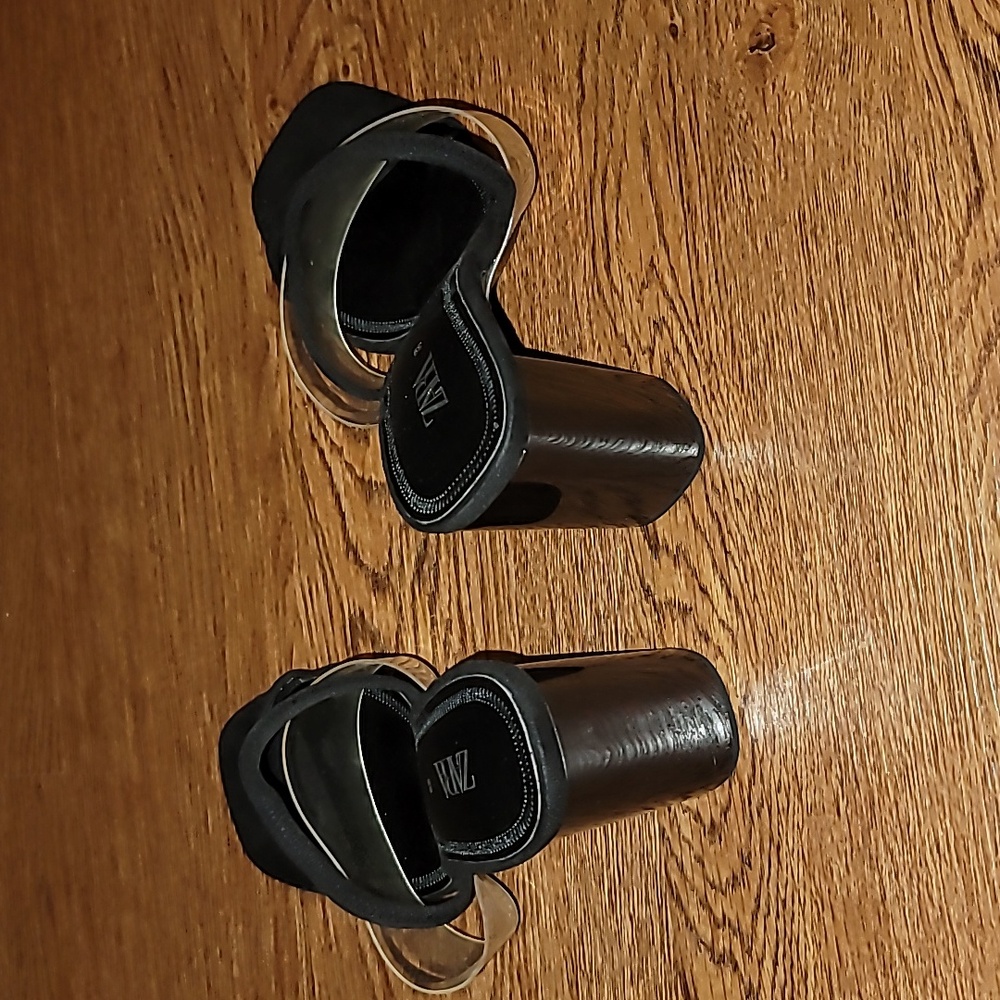 Shoes - Picture 3 of 4